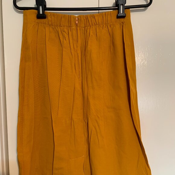 Gold Skirt - Picture 2 of 3